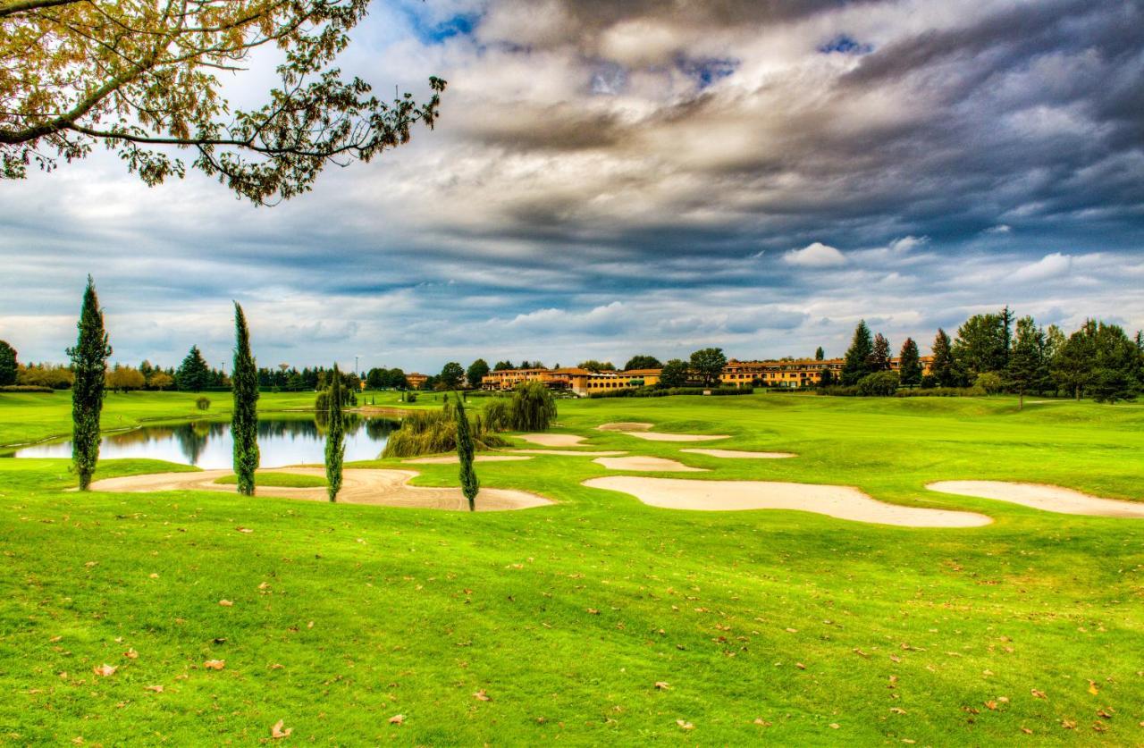 Le Robinie Golf & Resort Solbiate Olona Kültér fotó