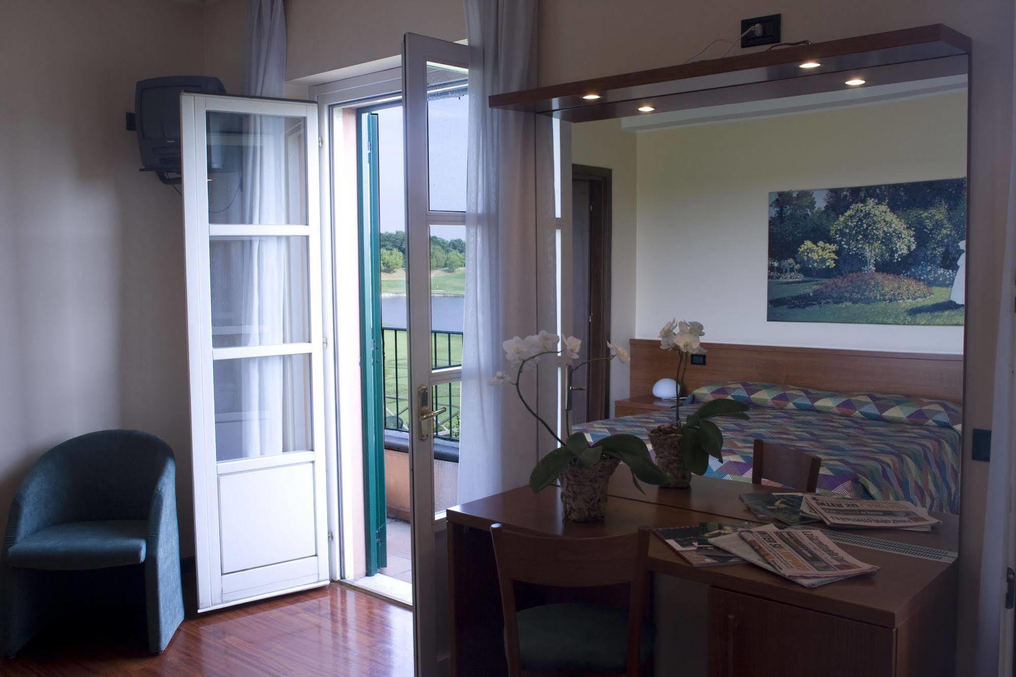 Le Robinie Golf & Resort Solbiate Olona Kültér fotó