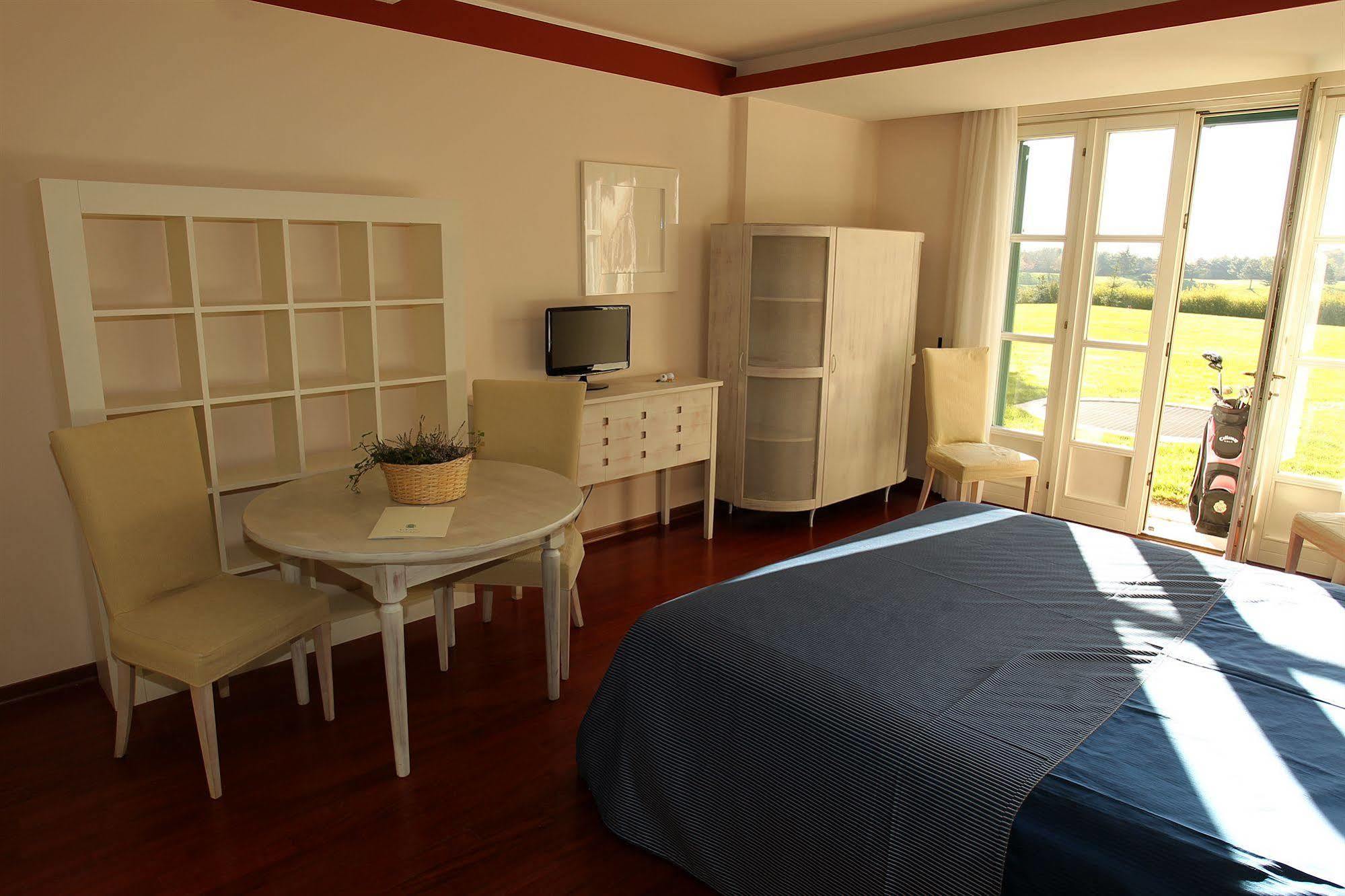 Le Robinie Golf & Resort Solbiate Olona Kültér fotó